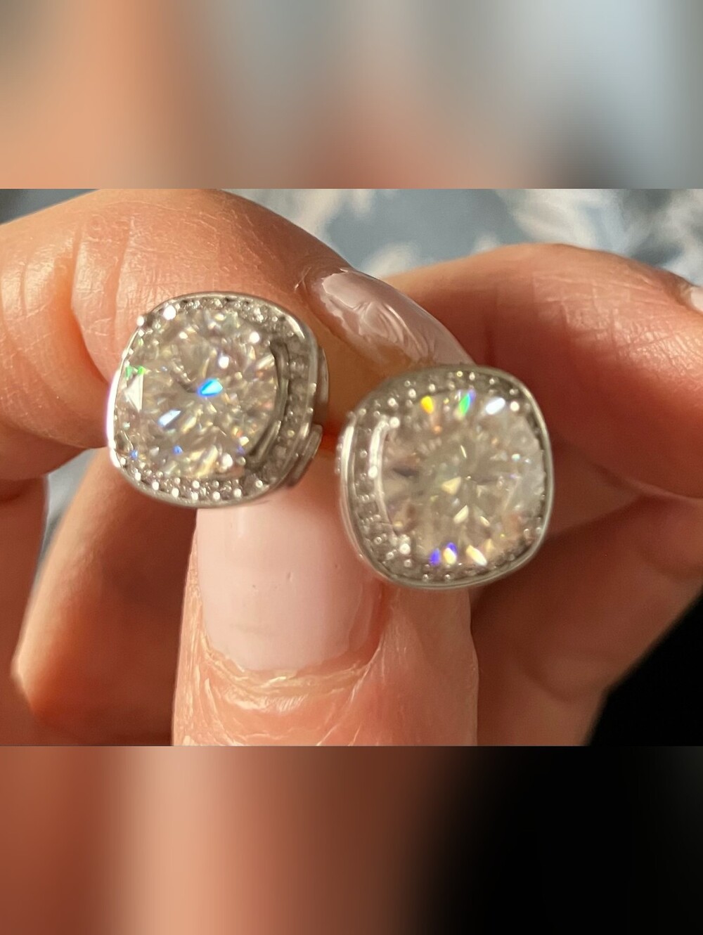Classic Silver-Tone Clear Moisanite  Stud Earrings - Elegant Sparkle- 4 carat